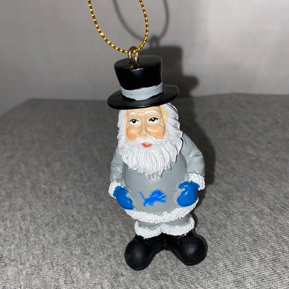 💥NEW💥 Santa Wearing Lions Sweater Ornament